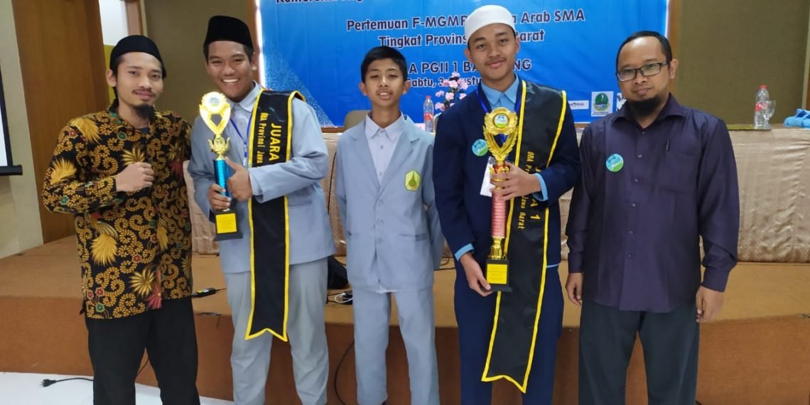 Dua Santri Al-Andalus Juara Olimpiade Bahasa Arab Tingkat Provinsi