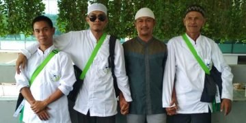Lima Pegawai Pesantren Al-Andalus Akhirnya Berangkat Umrah