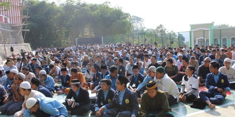 Salat Istisqa di Pesantren Islam Internasional Al-Andalus