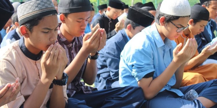 Salat Istisqa di Pesantren Islam Internasional Al-Andalus
