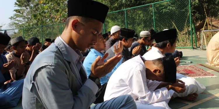 Salat Istisqa di Pesantren Islam Internasional Al-Andalus