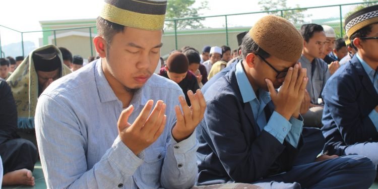 Salat Istisqa di Pesantren Islam Internasional Al-Andalus