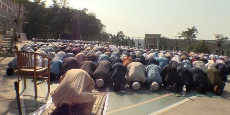 Salat Istisqa di Pesantren Islam Internasional Al-Andalus