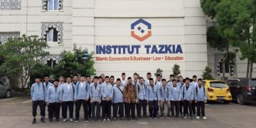 Santri Kelas XI A Studi Tour Entrepreneurship ke Institut Tazkia