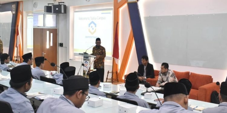 Momen Studi Tour Entrepreneurship Santri Al-Andalus ke Institut Tazkia