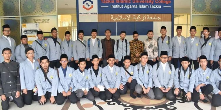 Momen Studi Tour Entrepreneurship Santri Al-Andalus ke Institut Tazkia