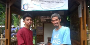 Penyaluran Bantuan Bagi Warga Sekitar Terdampak Covid-19