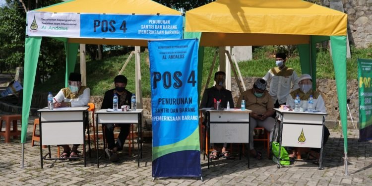 Disaksikan Tim Gugus Tugas Kecamatan, Santri Al-Andalus Mulai Kembali ke Pesantren