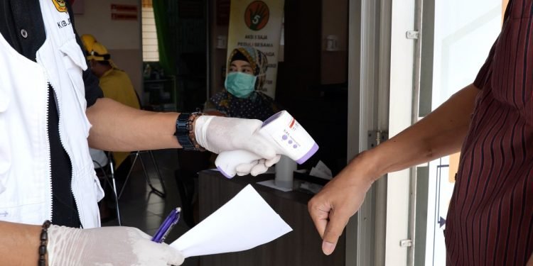 Guru dan Tenaga Kependidikan Al-Andalus Jalani Program Vaksinasi Covid-19