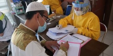 Guru dan Tenaga Kependidikan Al-Andalus Jalani Program Vaksinasi Covid-19