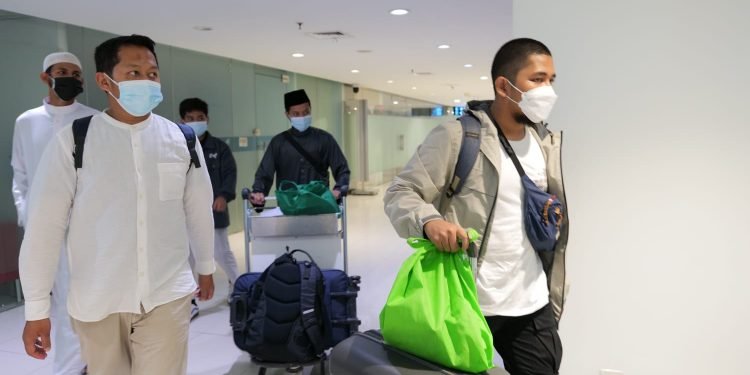 Momen Keberangkatan Alumni Al-Andalus ke Yordania