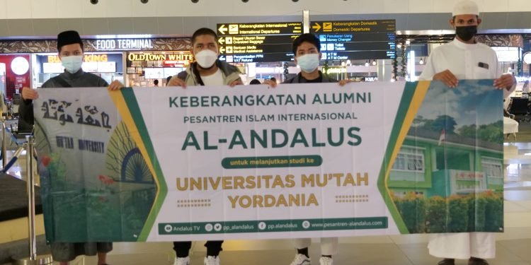 Momen Keberangkatan Alumni Al-Andalus ke Yordania