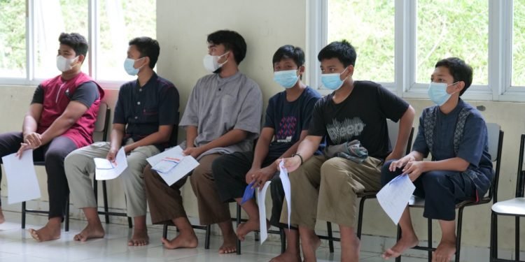 Santri dan Santriwati Ikuti Program Vaksinasi Dosis 1 dan 2