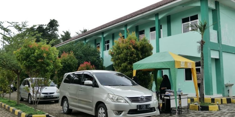 Momen Pembagian Rapor ‘Drive Thru’ dan Kepulangan Santri Liburan Semester Ganjil