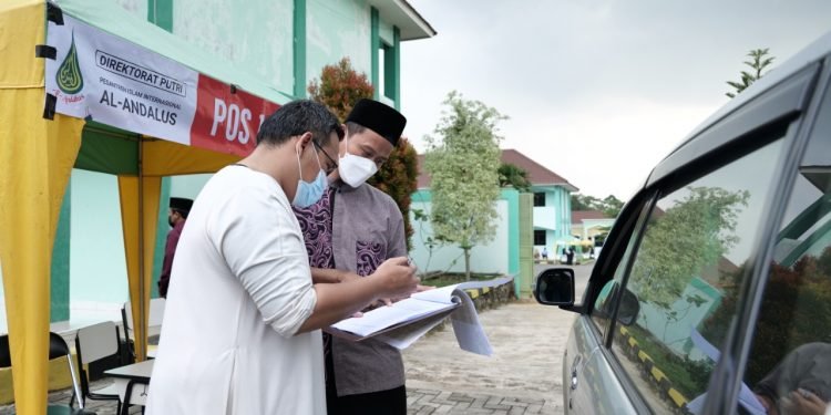 Diizinkan Pemerintah PTM 100 Persen, Santri Mulai Datang ke Pesantren