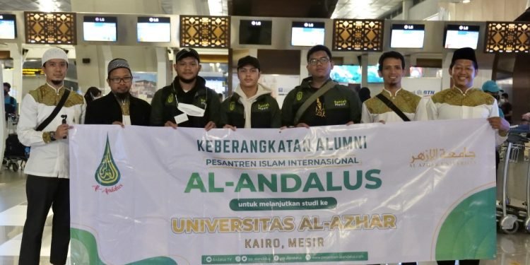 Diterima di Al-Azhar, Alumni Al-Andalus Mulai Berangkat ke Mesir
