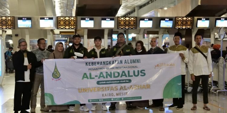 Diterima di Al-Azhar, Alumni Al-Andalus Mulai Berangkat ke Mesir