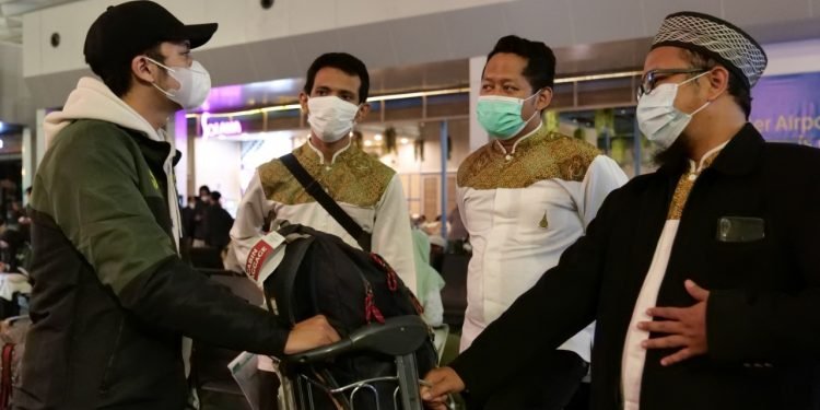 Diterima di Al-Azhar, Alumni Al-Andalus Mulai Berangkat ke Mesir