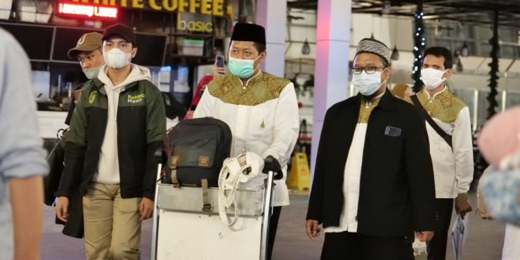 Diterima di Al-Azhar, Alumni Al-Andalus Mulai Berangkat ke Mesir