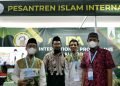 In Picture: Pengunjung Stan Pesantren Al-Andalus di Muslim Life Fair 2022