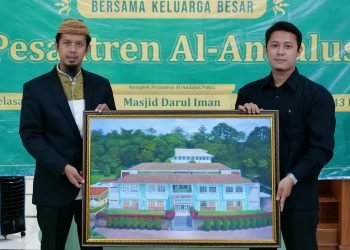 Dukung Rencana Pembuatan Galeri Al-Andalus, Pegawai Sumbangkan Sebuah Lukisan