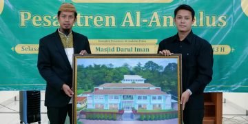 Dukung Rencana Pembuatan Galeri Al-Andalus, Pegawai Sumbangkan Sebuah Lukisan
