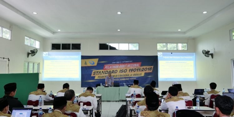Para Pimpinan Pesantren Ikuti Pelatihan Audit Internal Standard ISO 19011:2018