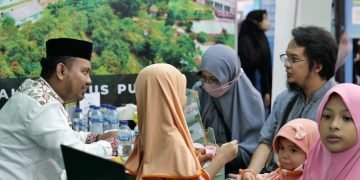 Antusiasme Pengunjung Booth Pesantren Al-Andalus di MLF Bandung