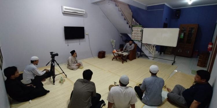 Pererat Silaturahmi, Al-Andalus Gelar Pengajian di Kediaman Walisantri