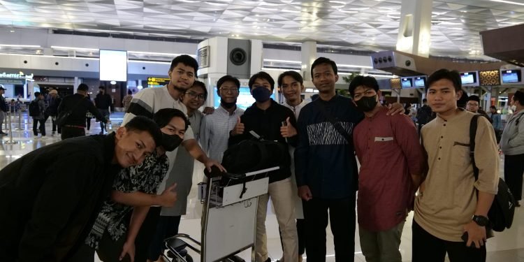 Perwakilan Pesantren Antar Keberangkatan Alumni Al-Andalus ke UIM