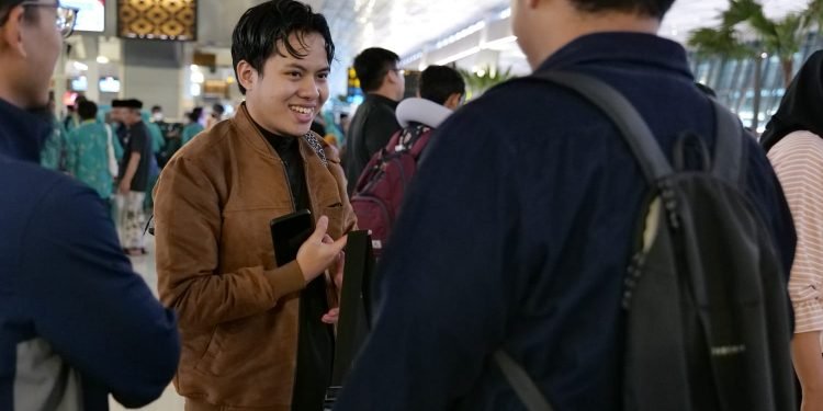 Perwakilan Pesantren Antar Keberangkatan Alumni Al-Andalus ke UIM