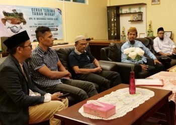 Keluarga Mochamad Tabroni Serahkan Tanah Wakaf ke Pesantren Al-Andalus