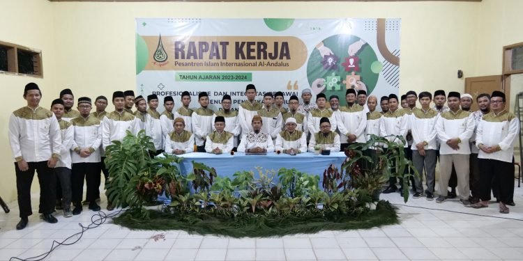 Gelar Raker, Mudir Aam Harap Peningkatan Mutu Pesantren Al-Andalus