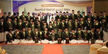 Al-Andalus Mewisuda 98 Santri dengan Capaian Hafalan Puluhan Juz