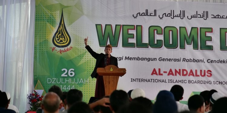 Mudir Aam Al-Andalus Sambut Kedatangan Santri Baru Tahun Ajaran 2023-2024