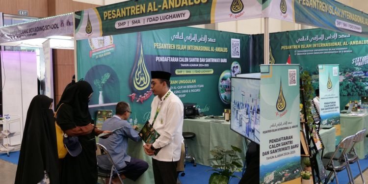 Pendaftaran Santri Baru Dibuka, Kunjungi Booth Al-Andalus di Muslim LifeFest 2023
