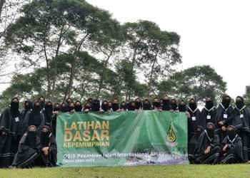 Asah Jiwa Kepemimpinan, OSIS Al-Andalus Putri Ikuti LDK