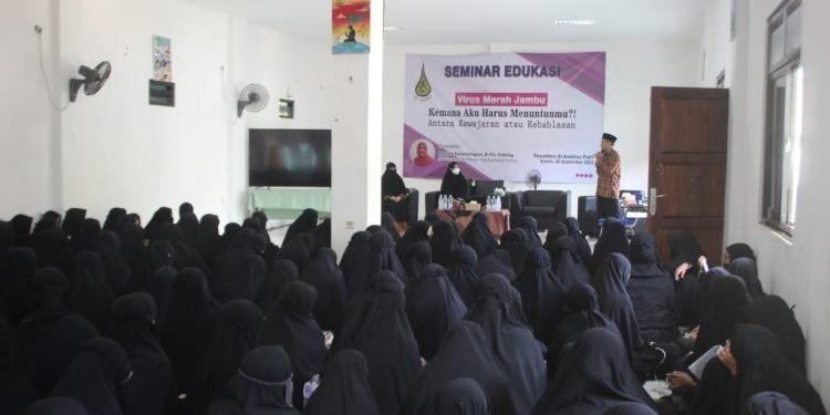 Santriwati Al-Andalus Dibekali Wawasan Soal Bahaya LGBT