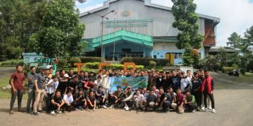 Santri Al-Andalus Dikenalkan Cara Pengolahan Teh di Walini Bandung