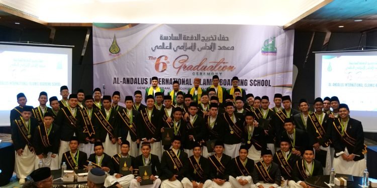 Santri Al-Andalus Diwisuda, Ust. Arifin Badri: Kenalilah Kewajiban Bukan Inventarislah Hakmu