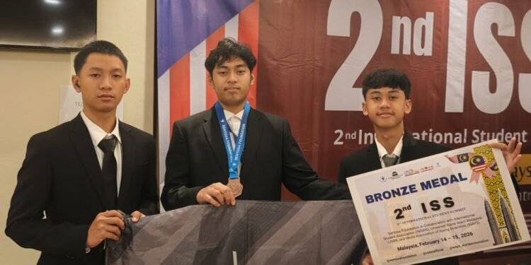 Santri Al-Andalus Raih Perunggu Kompetisi Esai Tingkat Internasional