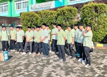Berbekal Rp 2.000, Santri Al-Andalus Jalani Ujian Kewirausahaan di Lapangan